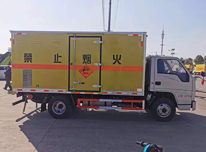 揭东爆破器材运输车工人安全操作规范与智能技术保障